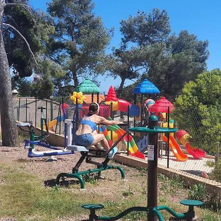Kamp alanı De Gamme Vue Piscine Et